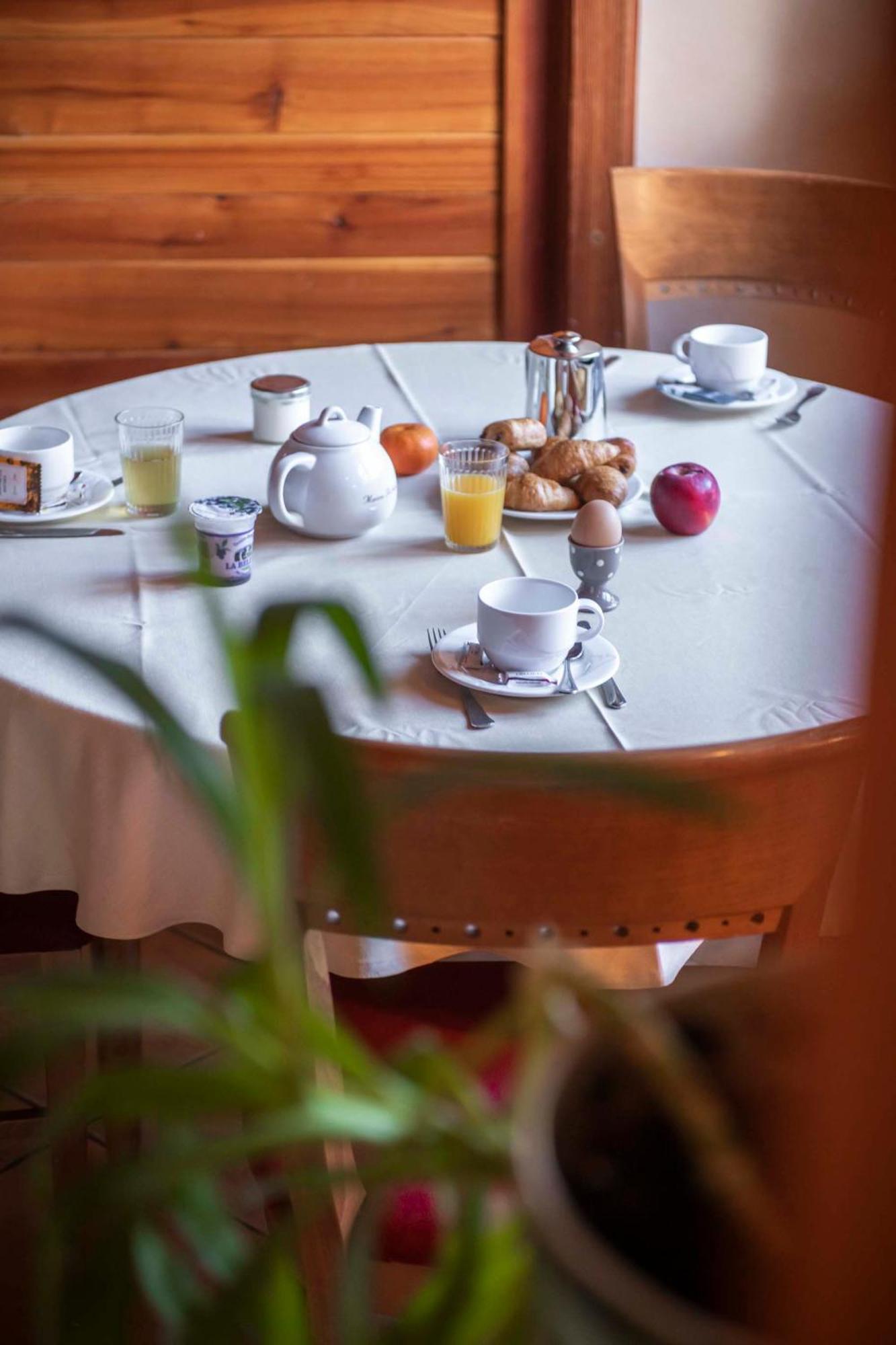 Logis Hotel Les Peupliers Baratier Eksteriør billede